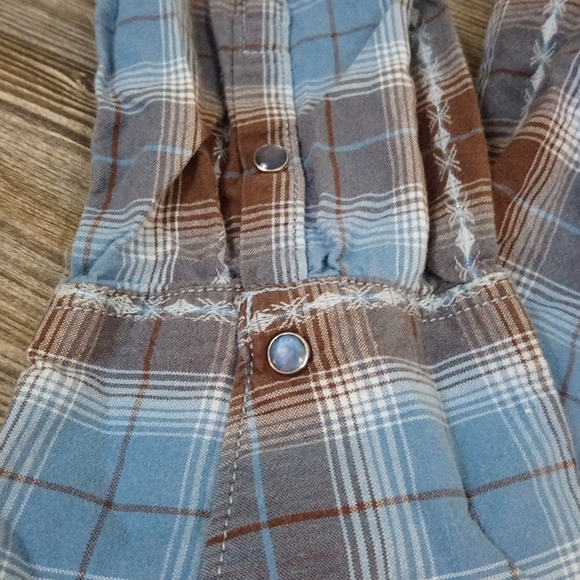 Southern Thread Western Long Sleeve Button Down Shirt - Picture 2 of 9